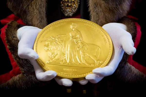 5kg-gold-coin-made-in-uk-kiwi-kids-news